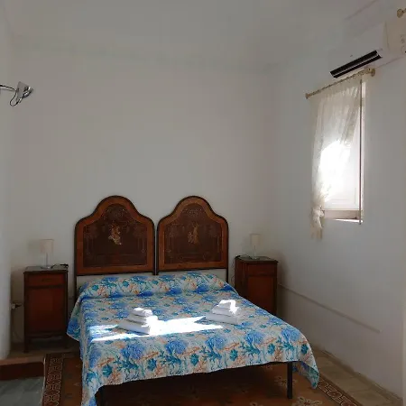 Curry Apartment