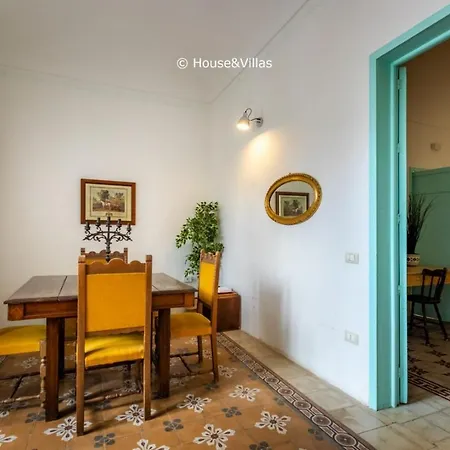 Curry Apartment Noto